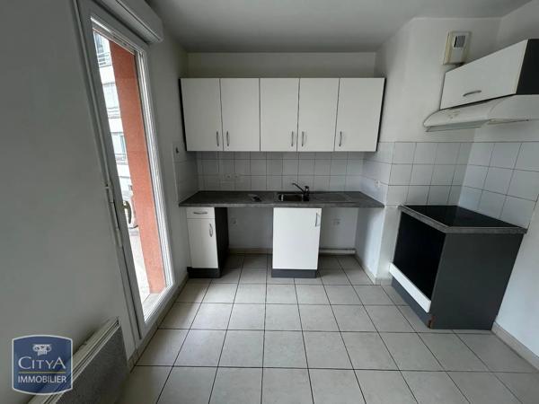 Appartement à louer 3 pièces 62.5m² Corbeil-Essonnes (91100)