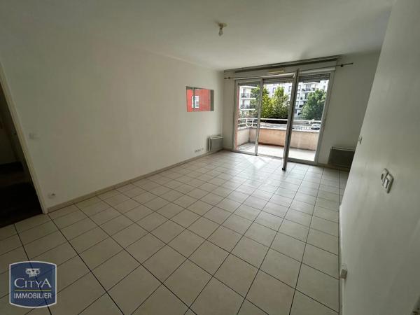 Appartement à louer 3 pièces 62.5m² Corbeil-Essonnes (91100)