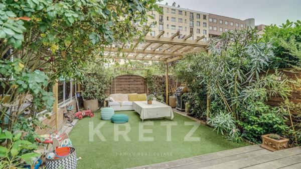 Jardin luxuriant en ville