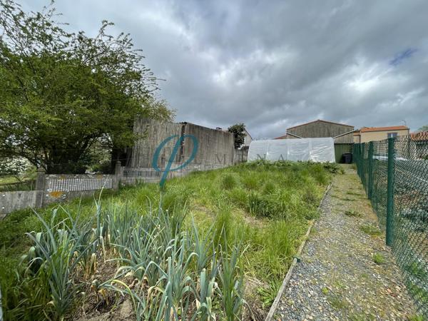 Dépendance à réhabiliter avec terrain constructible