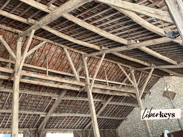 Grange de caractère avec dépendance provisoire – Fort potentiel d'aménagement