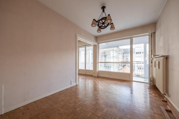 Appartement traversant, très lumineux et dans un bon état général. Proche de toutes les commodités. Terrasse