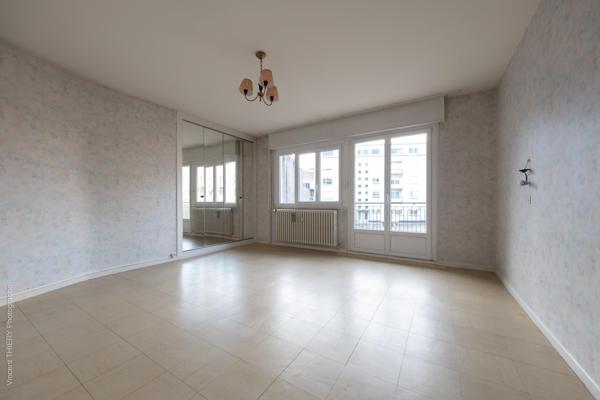 Appartement traversant, très lumineux et dans un bon état général. Proche de toutes les commodités. Terrasse