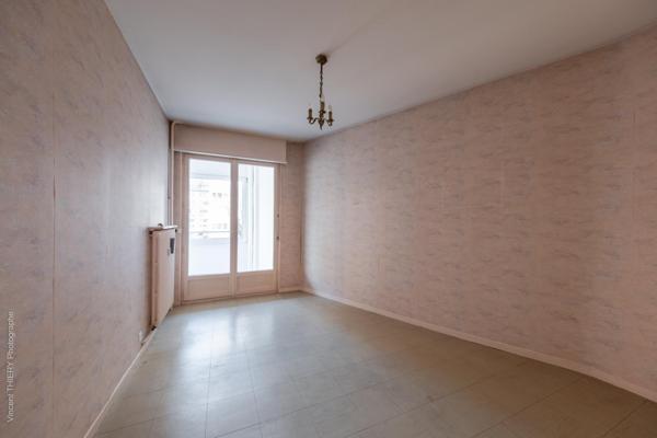 Appartement traversant, très lumineux et dans un bon état général. Proche de toutes les commodités. Terrasse