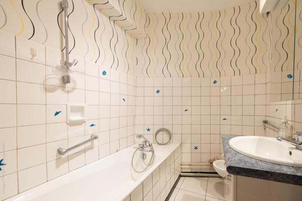 Appartement traversant, très lumineux et dans un bon état général. Proche de toutes les commodités. Terrasse