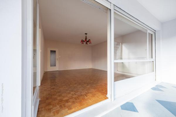 Appartement traversant, très lumineux et dans un bon état général. Proche de toutes les commodités. Terrasse