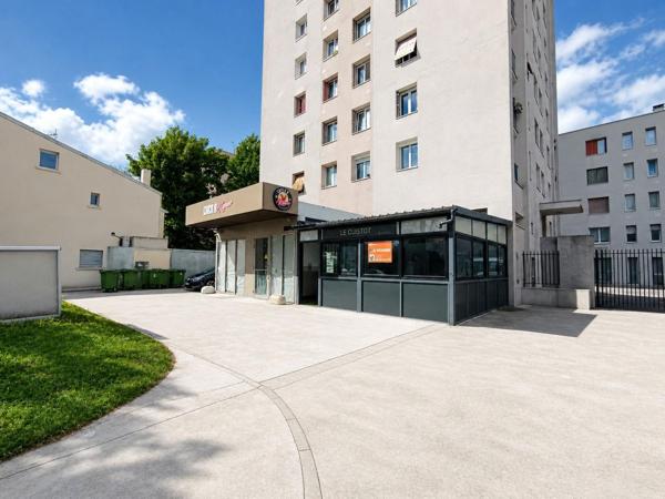 * Rare à Bondy Centre - Restaurant avec parking *