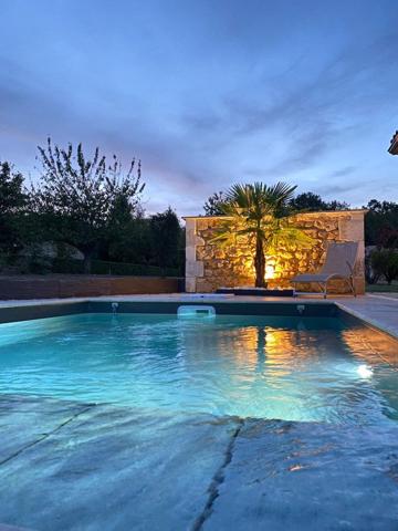 MAISON CONTEMPORAINE AVEC PISCINE ET PARC