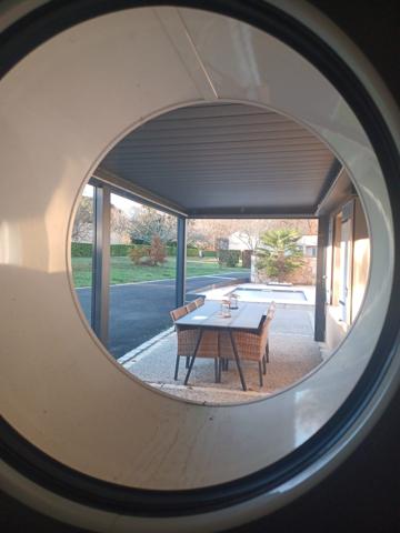 MAISON CONTEMPORAINE AVEC PISCINE ET PARC