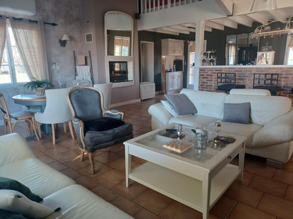 MAISON CONTEMPORAINE AVEC PISCINE ET PARC