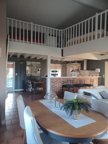 MAISON CONTEMPORAINE AVEC PISCINE ET PARC