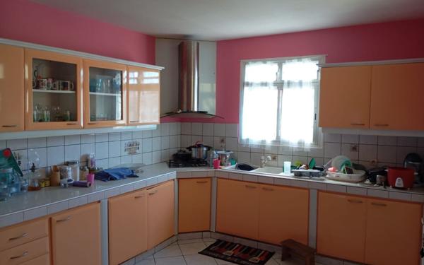 Maison à vendre    8 pièces •  Sainte-Rose