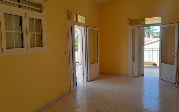 Maison à vendre    8 pièces •  Sainte-Rose