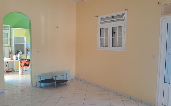 Maison à vendre    8 pièces •  Sainte-Rose