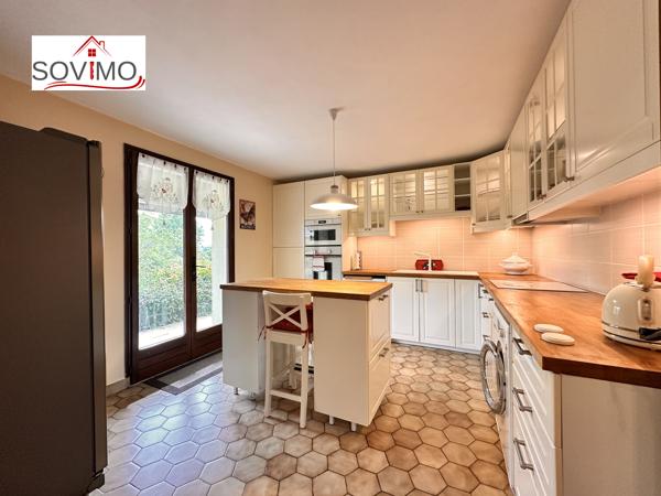 EN CAMPAGNE, DANS UN CADRE CHAMPÊTRE, MAISON FAMILIALE AVEC LOGEMENT INDÉPENDANT, VENDUE MEUBLÉE.