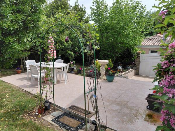 GRANDE MAISON AVEC JARDIN CENTRE MIRAMBEAU