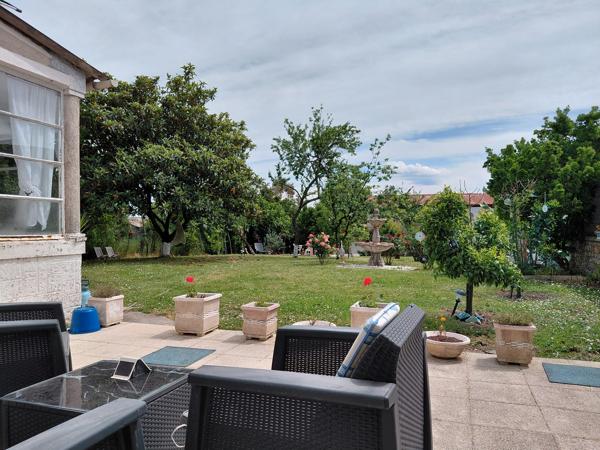 GRANDE MAISON AVEC JARDIN CENTRE MIRAMBEAU