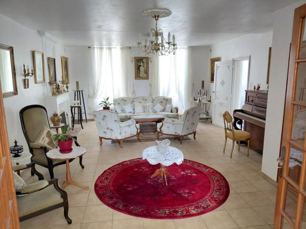 GRANDE MAISON AVEC JARDIN CENTRE MIRAMBEAU