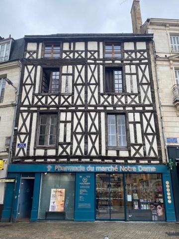 T3 MEUBLE - HYPER CENTRE - RUE DU MARCHE