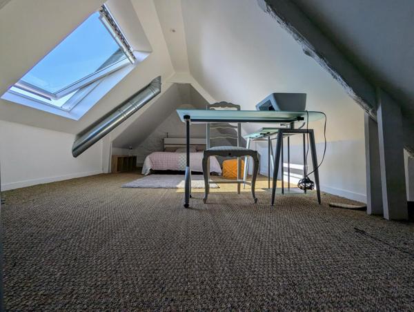 Maison en pierre, au bourg de Plomelin