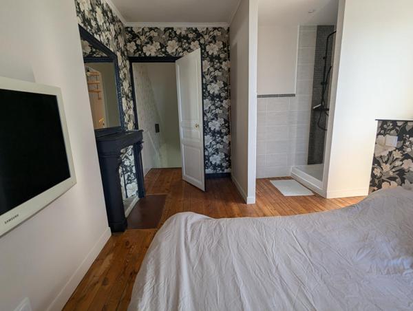 Maison en pierre, au bourg de Plomelin