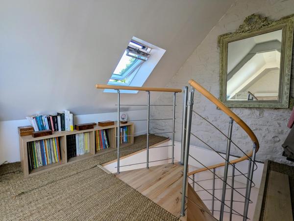 Maison en pierre, au bourg de Plomelin