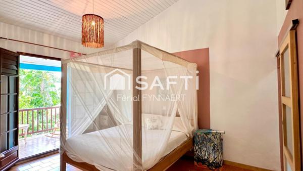 Jolie maison de plain-pied avec piscine et jardin