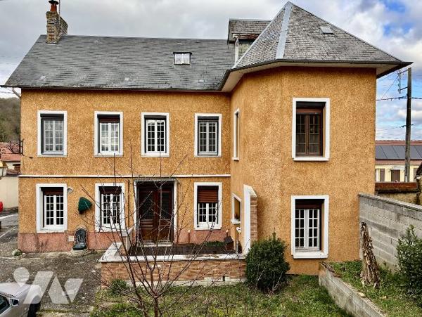 Ensemble immobilier avec garage et atelier