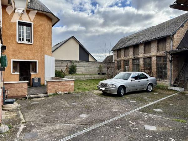 Ensemble immobilier avec garage et atelier