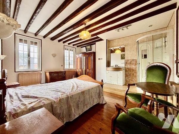 Ensemble immobilier avec garage et atelier