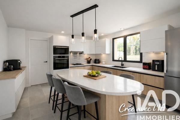 Maison à vendre 9 pièces 195 m² Le Coudray-Montceaux