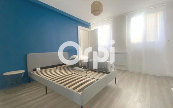 Immeuble à vendre    2 pièces •  La Fère