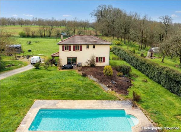 Maison contemporaine - Sarlat-la-caneda Secteur Sarlat - Grande et lumineuse Maison 5 chambres au calme sur 4177 m² avec piscine