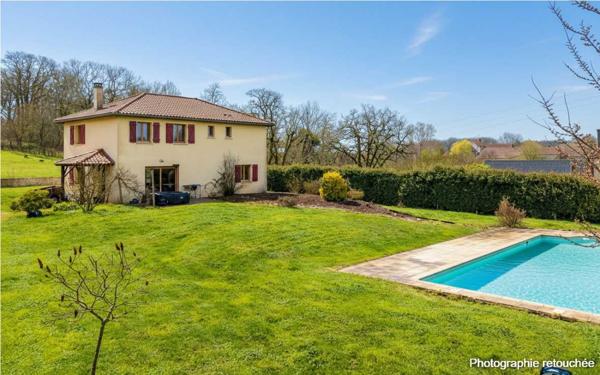 Maison contemporaine - Sarlat-la-caneda Secteur Sarlat - Grande et lumineuse Maison 5 chambres au calme sur 4177 m² avec piscine