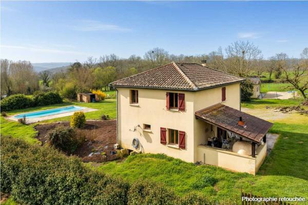 Maison contemporaine - Sarlat-la-caneda Secteur Sarlat - Grande et lumineuse Maison 5 chambres au calme sur 4177 m² avec piscine
