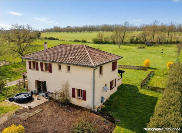 Maison contemporaine - Sarlat-la-caneda Secteur Sarlat - Grande et lumineuse Maison 5 chambres au calme sur 4177 m² avec piscine