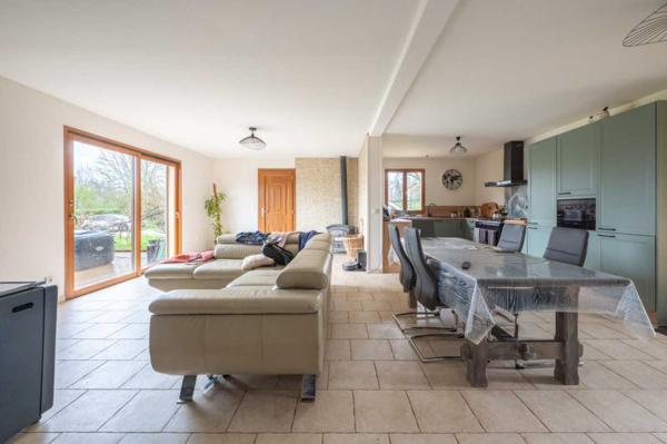 Maison contemporaine - Sarlat-la-caneda Secteur Sarlat - Grande et lumineuse Maison 5 chambres au calme sur 4177 m² avec piscine