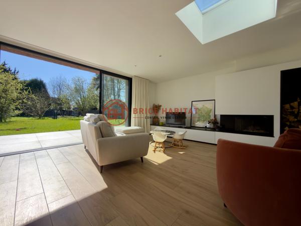 Maison 6 pièce(s) 5 chambre(s) 220 m²