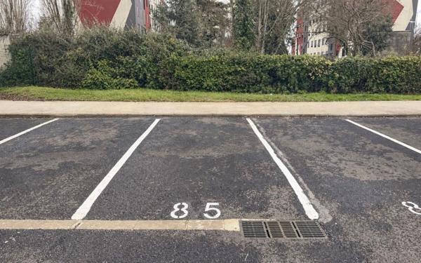 Stationnement à vendre    Saint-Jean-de-la-Ruelle