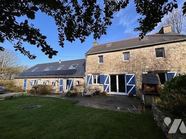 LA TRINITÉ-PLOUZANÉ - MAISON EN PIERRES - 190M² - TERRAIN 1229M² - 4CH