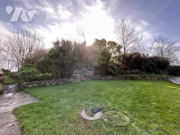 LA TRINITÉ-PLOUZANÉ - MAISON EN PIERRES - 190M² - TERRAIN 1229M² - 4CH