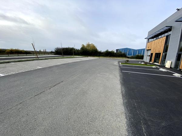 A VENDRE : Excellente visibilité Local d'activité NEUF 255 m² - route de Clisson Nantes SUD