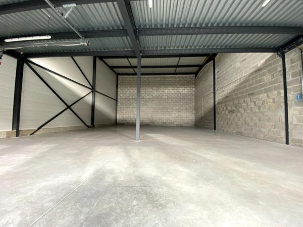 A VENDRE : Excellente visibilité Local d'activité NEUF 255 m² - route de Clisson Nantes SUD