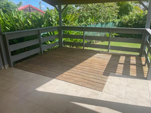 À louer à Lamentin : maison avec terrasse 4 pièces avec KEY IMMO
