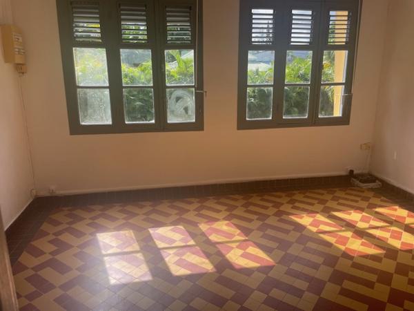 À louer à Lamentin : maison avec terrasse 4 pièces avec KEY IMMO