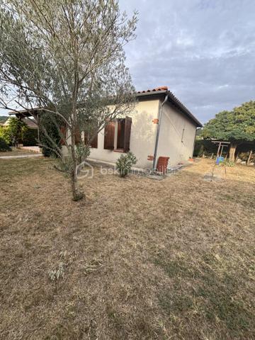 A 3 mns de Bon Encontre proche Agen en Nouvelle Aquitaine 
Vous recherchez une maison à personnaliser selon vos envies ?
Découvrez cette maison de plein pied de type T4 offrant un beau potentiel après quelques travaux. 

- séjour spacieux, équipé d'un poêle à bois, une cuisine séparée, 
- plusieurs chambres salle de bain, wc indépendant , rangement 

Les atouts de cette maison :
- un garage
-2 places de stationnement
- un jardin pour profiter des beaux jours
- une toiture refaite
- des fenêtres double vitrage
Des travaux intérieurs de modernisation sont à prévoir, vous permettant de repenser les espaces  et la décoration selon vos goûts,
Une belle opportunité pour un premier achat, un projet familial ou un investissement.
N'hésitez pas à me contacter...