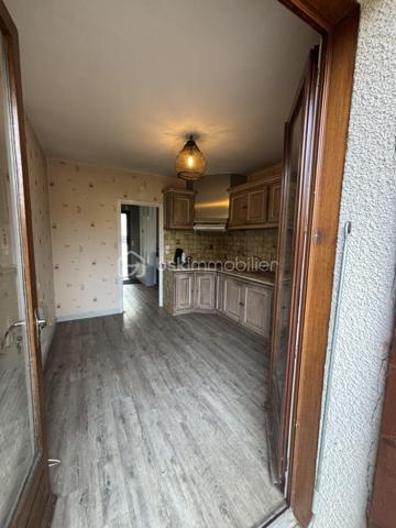 A 3 mns de Bon Encontre proche Agen en Nouvelle Aquitaine 
Vous recherchez une maison à personnaliser selon vos envies ?
Découvrez cette maison de plein pied de type T4 offrant un beau potentiel après quelques travaux. 

- séjour spacieux, équipé d'un poêle à bois, une cuisine séparée, 
- plusieurs chambres salle de bain, wc indépendant , rangement 

Les atouts de cette maison :
- un garage
-2 places de stationnement
- un jardin pour profiter des beaux jours
- une toiture refaite
- des fenêtres double vitrage
Des travaux intérieurs de modernisation sont à prévoir, vous permettant de repenser les espaces  et la décoration selon vos goûts,
Une belle opportunité pour un premier achat, un projet familial ou un investissement.
N'hésitez pas à me contacter...
