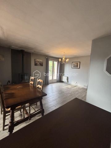 A 3 mns de Bon Encontre proche Agen en Nouvelle Aquitaine 
Vous recherchez une maison à personnaliser selon vos envies ?
Découvrez cette maison de plein pied de type T4 offrant un beau potentiel après quelques travaux. 

- séjour spacieux, équipé d'un poêle à bois, une cuisine séparée, 
- plusieurs chambres salle de bain, wc indépendant , rangement 

Les atouts de cette maison :
- un garage
-2 places de stationnement
- un jardin pour profiter des beaux jours
- une toiture refaite
- des fenêtres double vitrage
Des travaux intérieurs de modernisation sont à prévoir, vous permettant de repenser les espaces  et la décoration selon vos goûts,
Une belle opportunité pour un premier achat, un projet familial ou un investissement.
N'hésitez pas à me contacter...