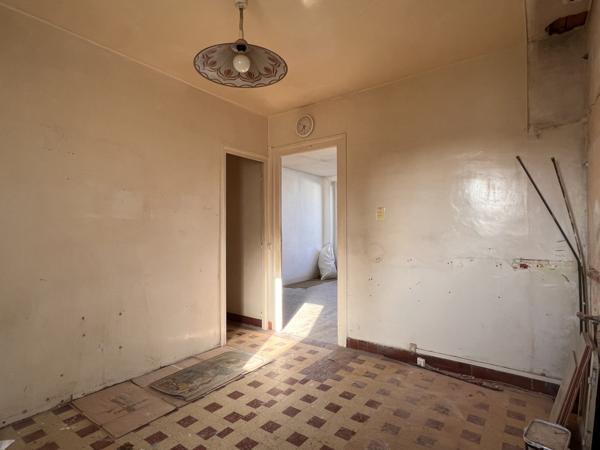 La Rochelle (17000) Local professionnel 52 m² + sous-sol – angle de rue très visible – fort potentiel