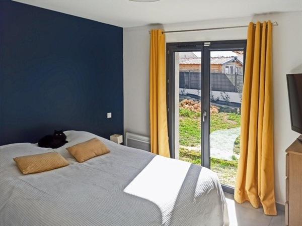 Maison dans un quartier calme , neuve .